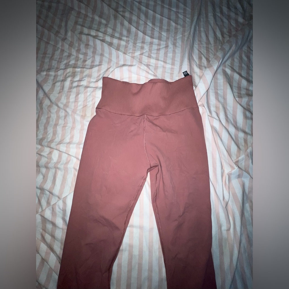Vuori rib studio Leggings size Medium women’s pink sports wear - Picture 6 of 12
